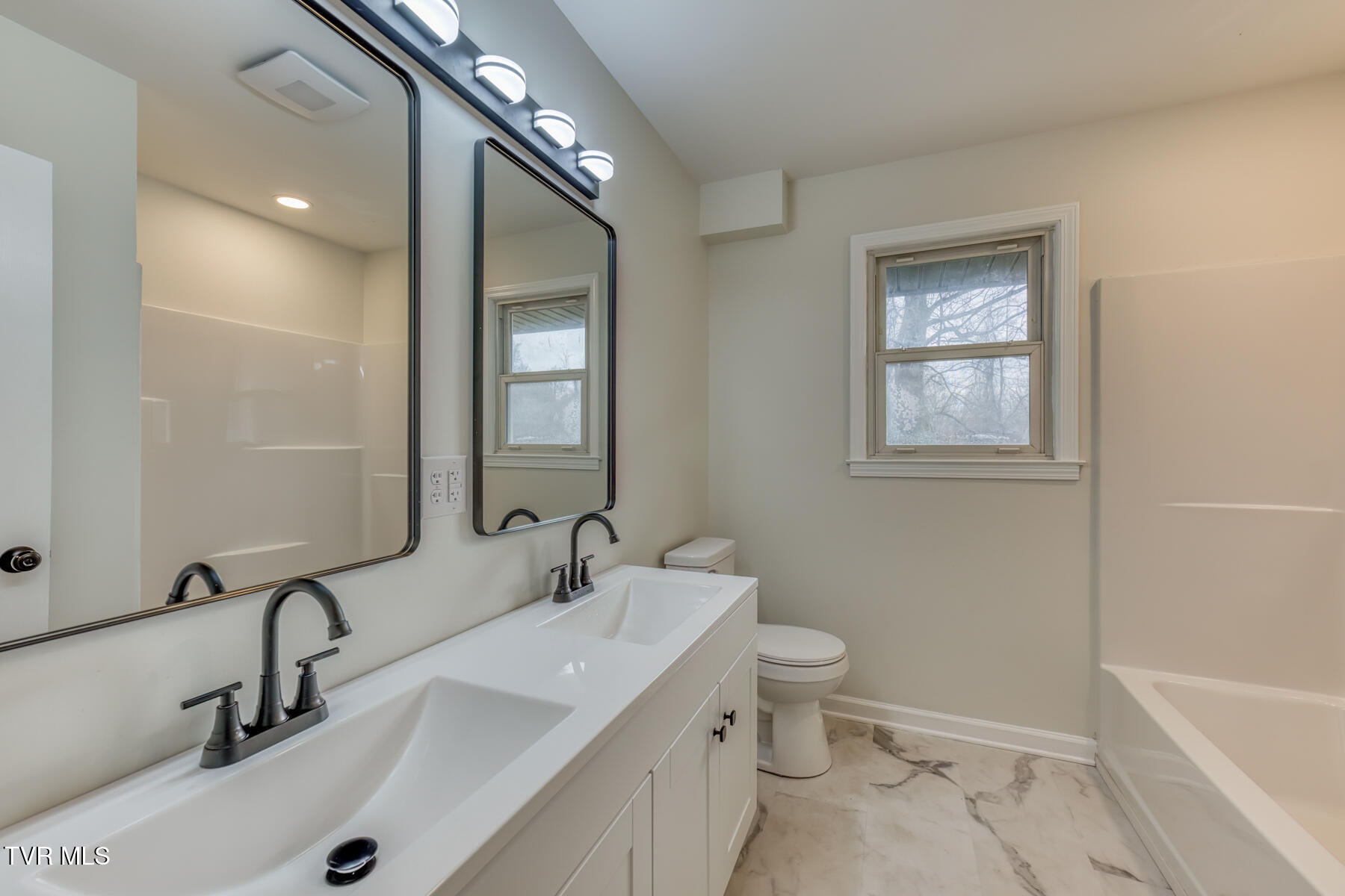 2230 Dave Buck Road Johnson City, TN 37601 - Photo 22 of 40 Full Bathroom