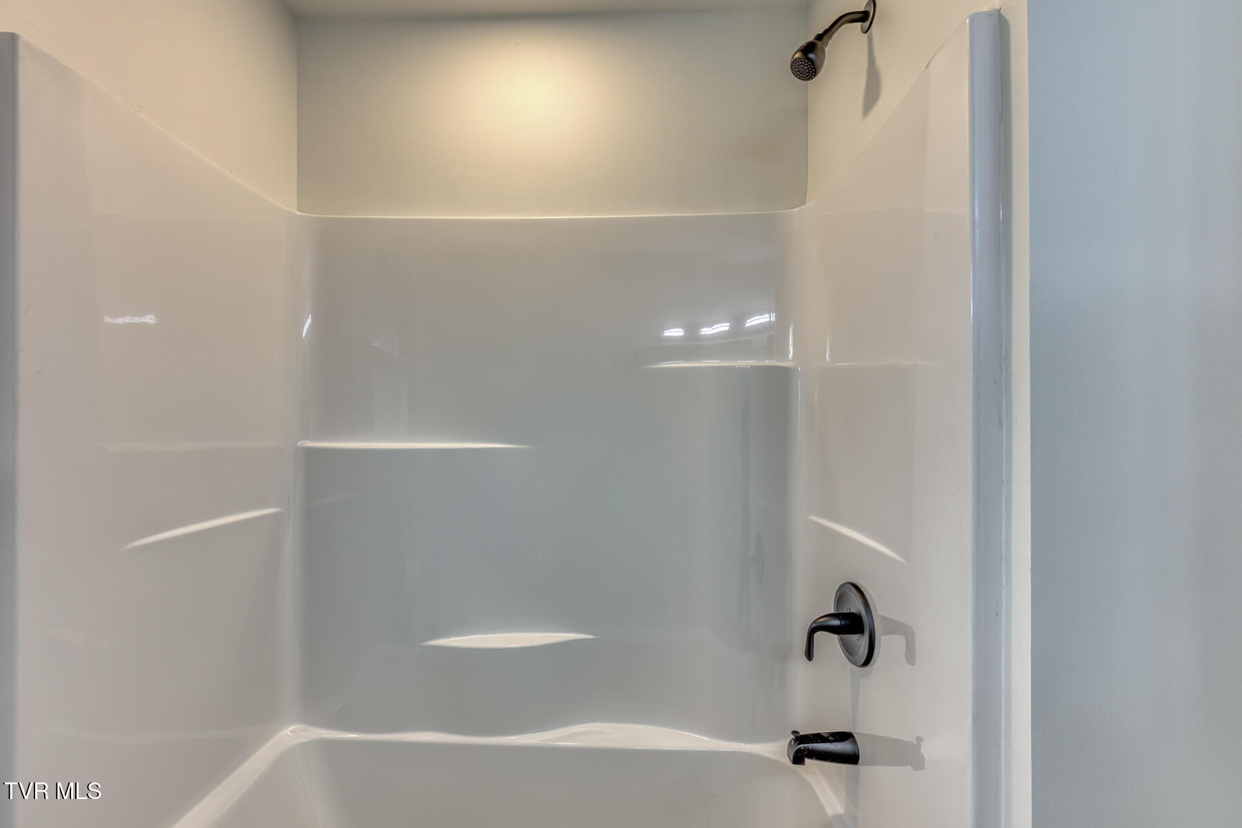 2230 Dave Buck Road Johnson City, TN 37601 - Photo 23 of 40 Full Bath