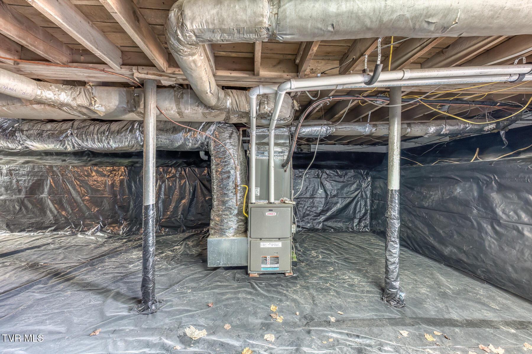 2230 Dave Buck Road Johnson City, TN 37601 - Photo 33 of 40 Encapsulated Crawlspace