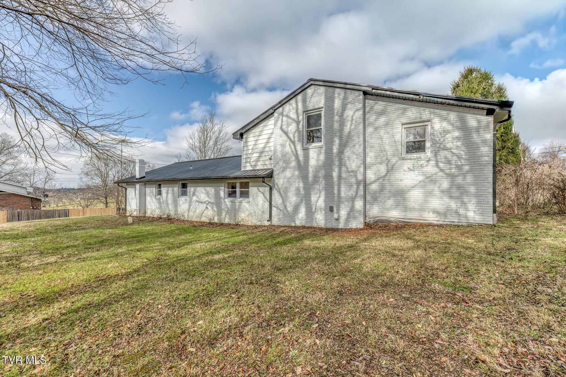 2230 Dave Buck Road Johnson City, TN 37601 - Photo 4 of 40 Right Rear View