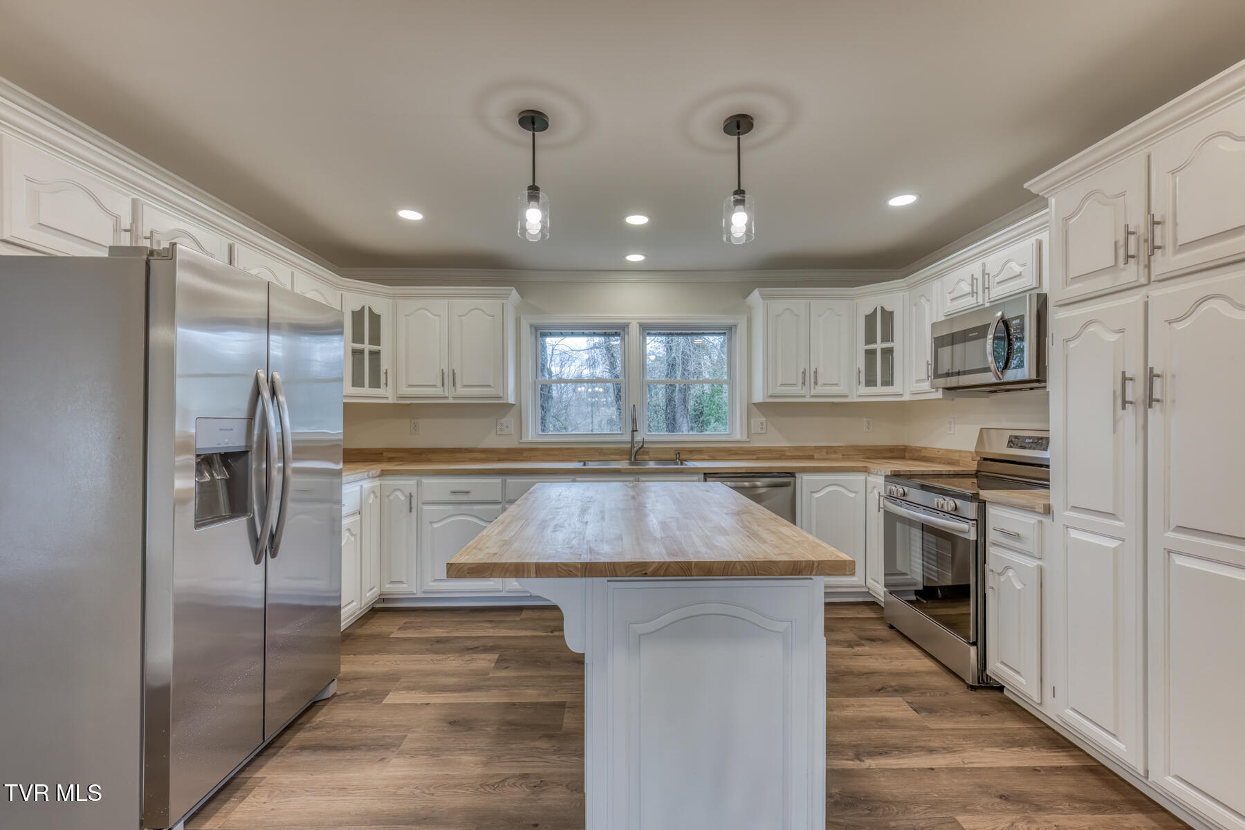 2230 Dave Buck Road Johnson City, TN 37601 - Photo 10 of 40 Kitchen