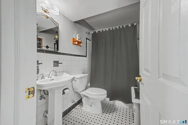 $399,900 | 101 Pool Road, North Haven, CT 06473