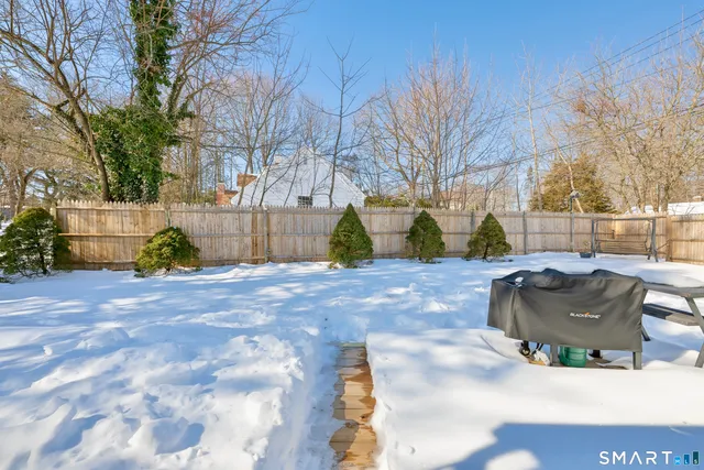 $399,900 | 101 Pool Road, North Haven, CT 06473