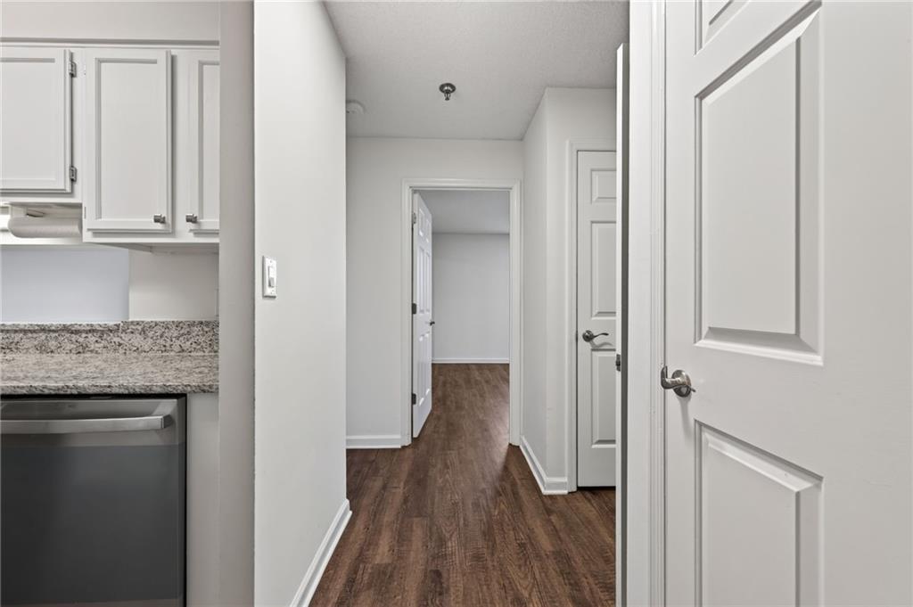 300 Johnson Ferry Road, Unit B604 Sandy Springs, GA 30328 - Photo 4 of 32