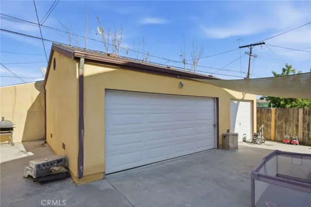 a view of a back yard of the house