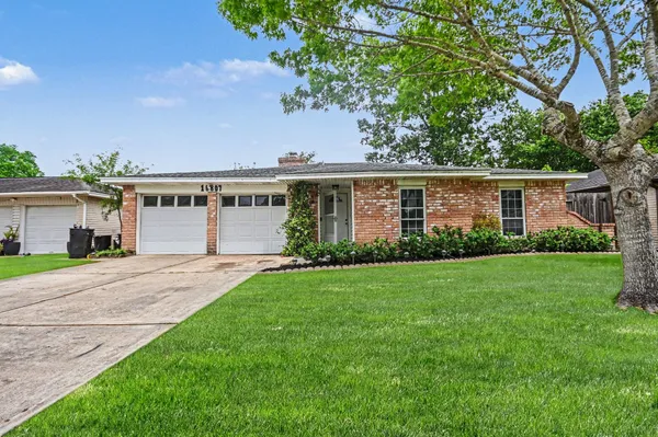 $2,150 | 16807 David Glen Drive, Friendswood, TX 77546