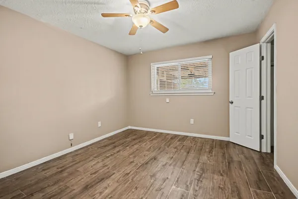 $2,150 | 16807 David Glen Drive, Friendswood, TX 77546
