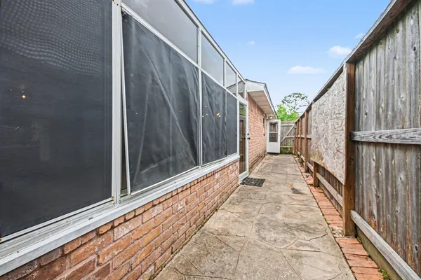 $2,150 | 16807 David Glen Drive, Friendswood, TX 77546