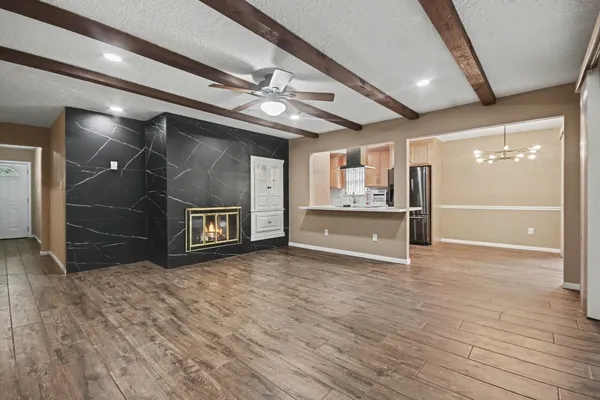 $2,150 | 16807 David Glen Drive, Friendswood, TX 77546