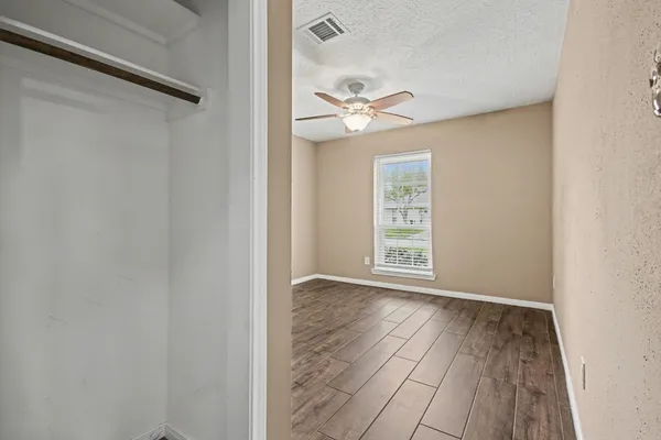 $2,150 | 16807 David Glen Drive, Friendswood, TX 77546