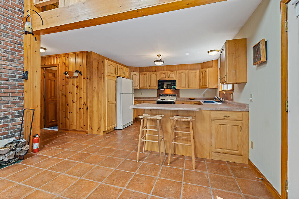 176 Perkins Beach Road Wayne, ME 04284 - Photo 5 of 75 19_BP5A0369_DxO_mls