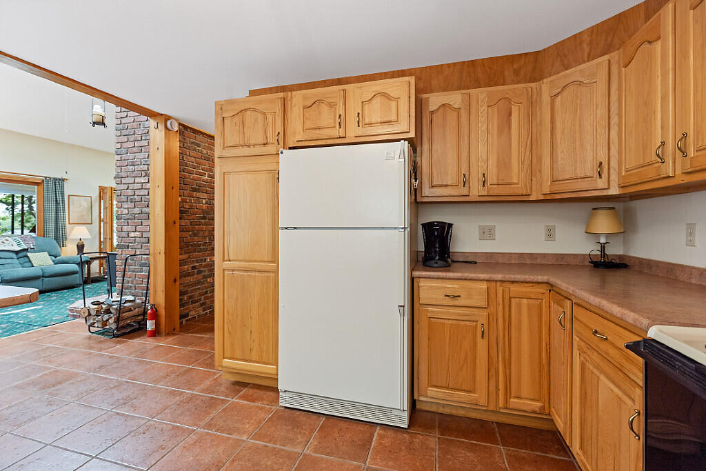 176 Perkins Beach Road Wayne, ME 04284 - Photo 8 of 75 32_BP5A0408_DxO_mls