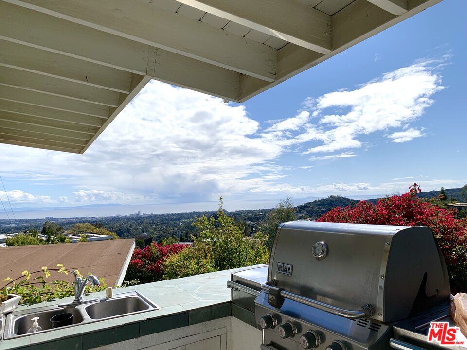 12250 Canna Road Los Angeles, CA 90049 - Photo 3 of 7