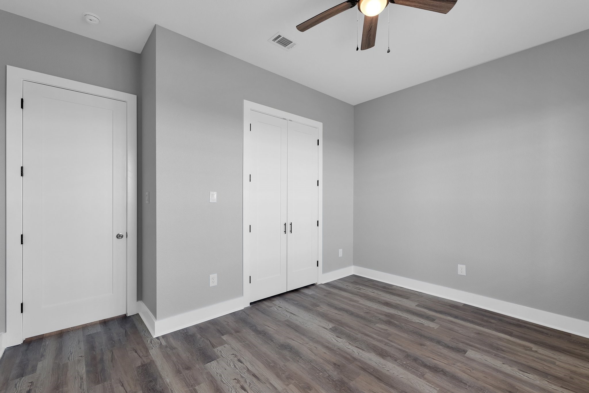 519 Chuckwagon Trail Angleton, TX 77515 - Photo 25 of 34 wooden floor in an empty room