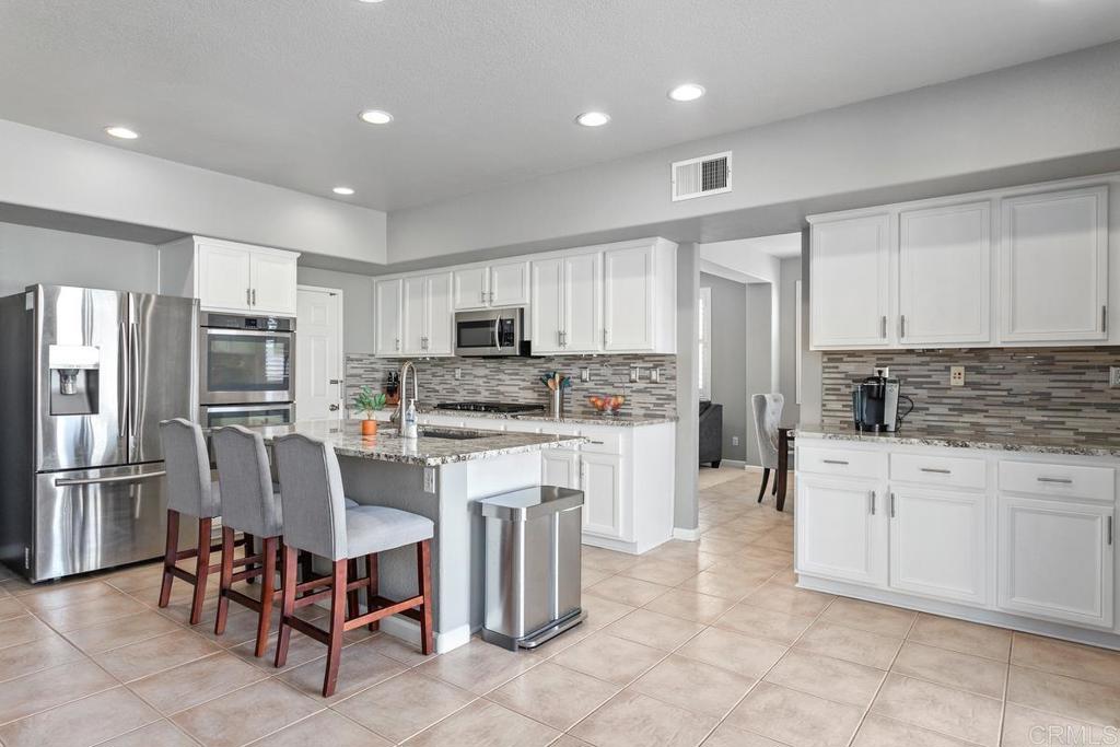 1071 Greenway Road Oceanside, CA 92057 - Photo 9 of 43
