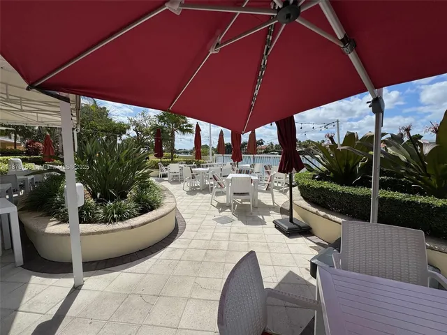 $829,000 | 5600 Collins Avenue, Unit 12E, Miami Beach, FL 33140