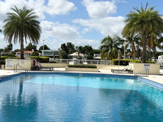 $829,000 | 5600 Collins Avenue, Unit 12E, Miami Beach, FL 33140