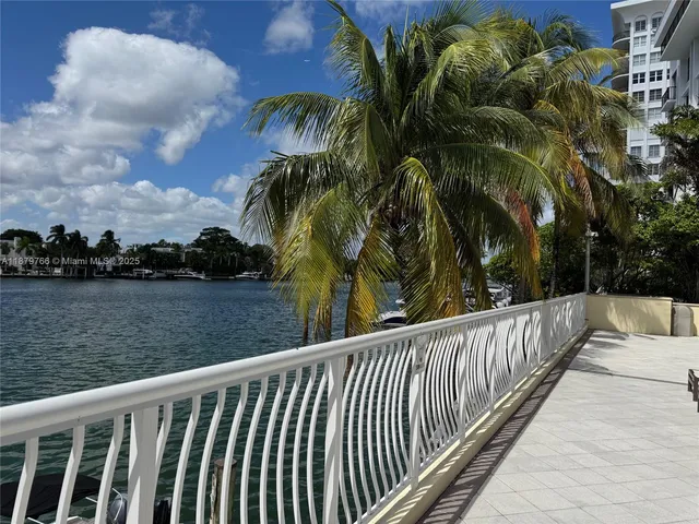 $829,000 | 5600 Collins Avenue, Unit 12E, Miami Beach, FL 33140