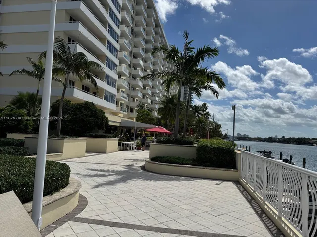 $829,000 | 5600 Collins Avenue, Unit 12E, Miami Beach, FL 33140