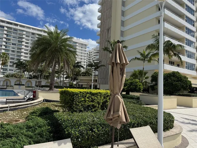 $829,000 | 5600 Collins Avenue, Unit 12E, Miami Beach, FL 33140