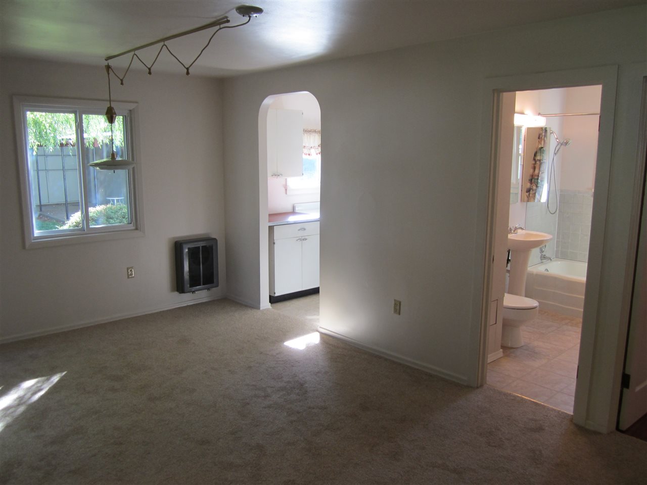 724 South Ray Street Spokane, WA 99202 - Photo 4 of 19 Gallery Image 4