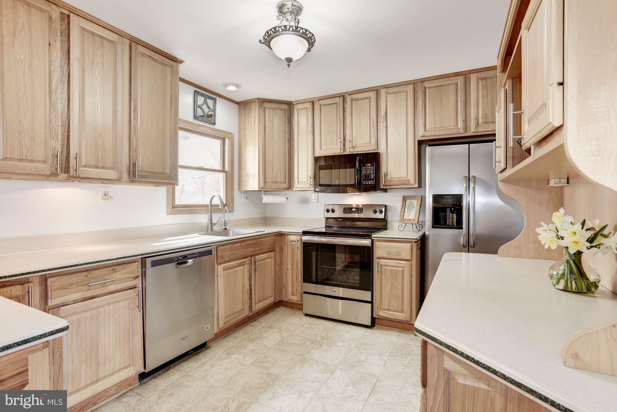 265 Pertch Road Severna Park, MD 21146 - Photo 6 of 30 Updated kitchen with SS appliances, Corian counter