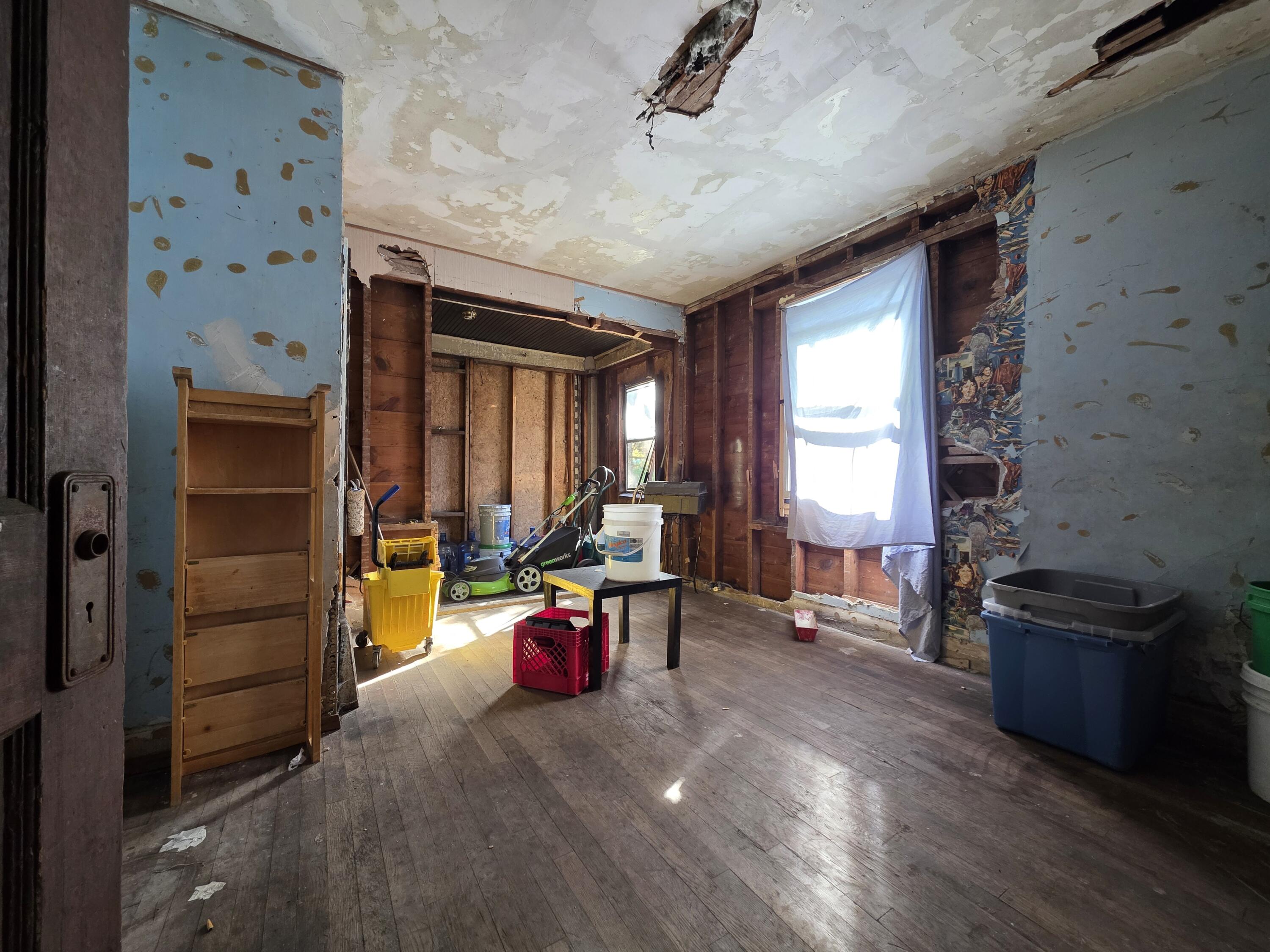 772 Ohio Street Gary, IN 46402 - Photo 5 of 22 a living room with furniture a window and gym equipment