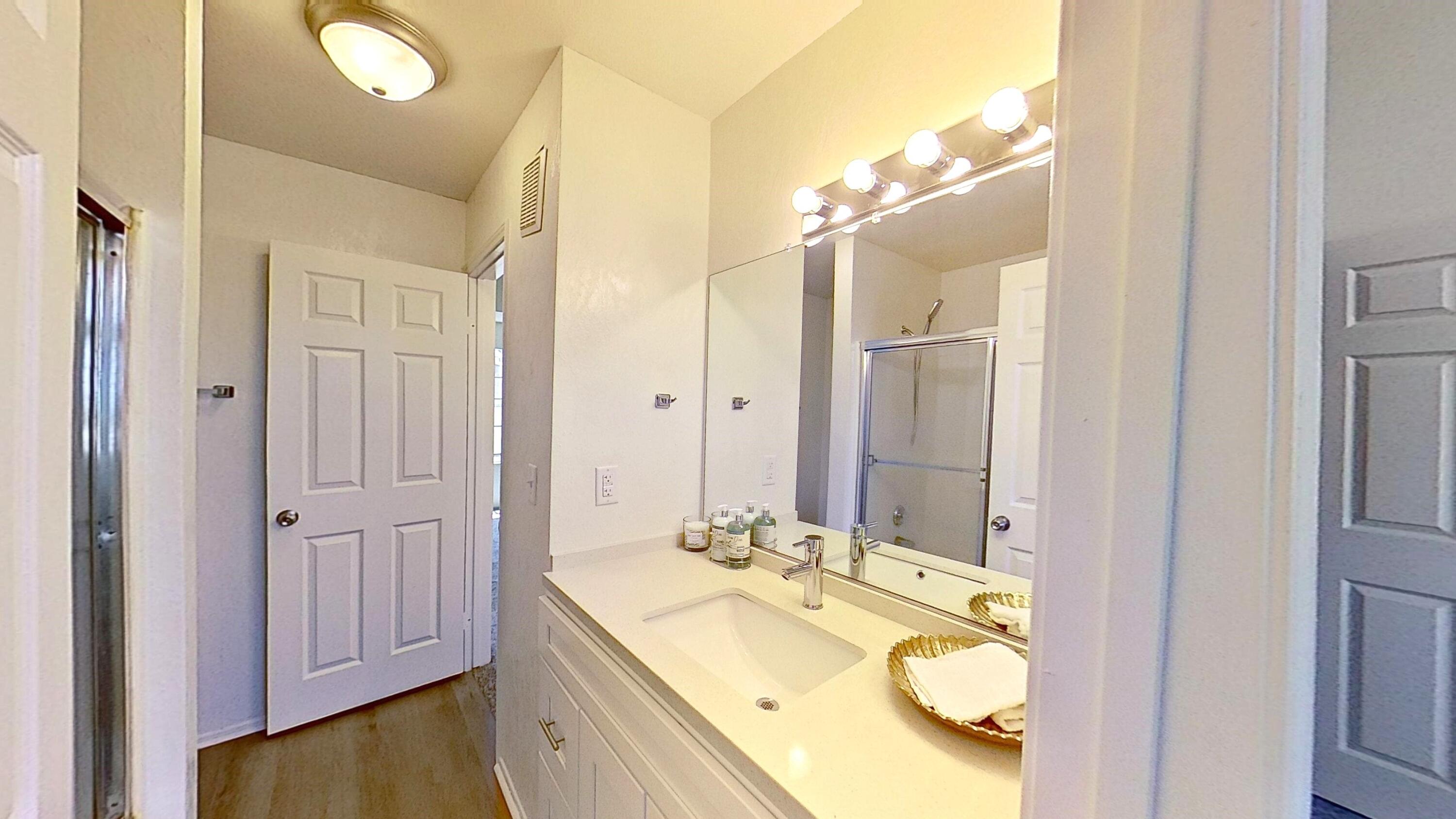 1521 Locust Avenue, Unit 4 Long Beach, CA 90813 - Photo 12 of 15 Upstairs bathroom