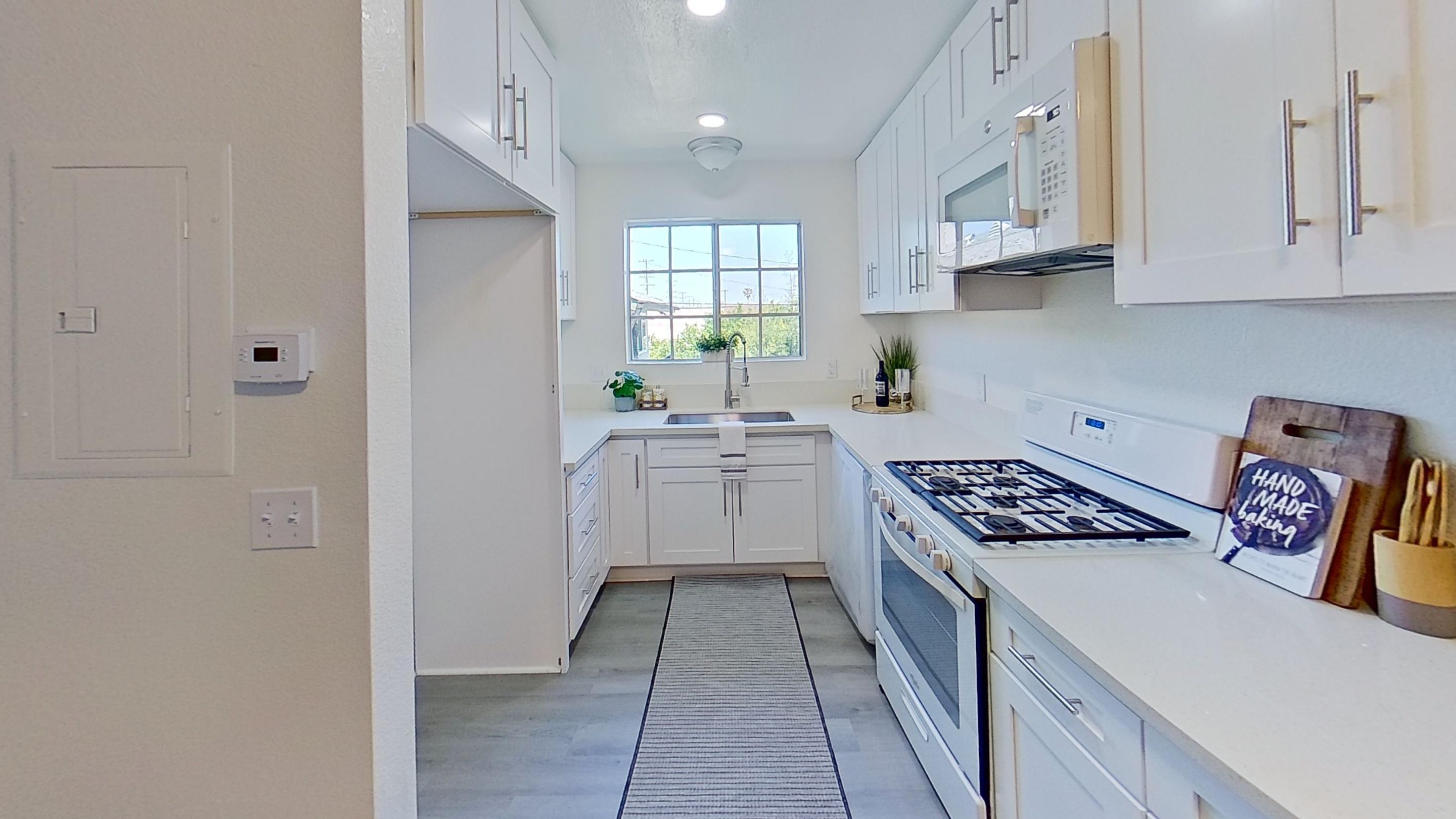 1521 Locust Avenue, Unit 4 Long Beach, CA 90813 - Photo 2 of 15 Kitchen