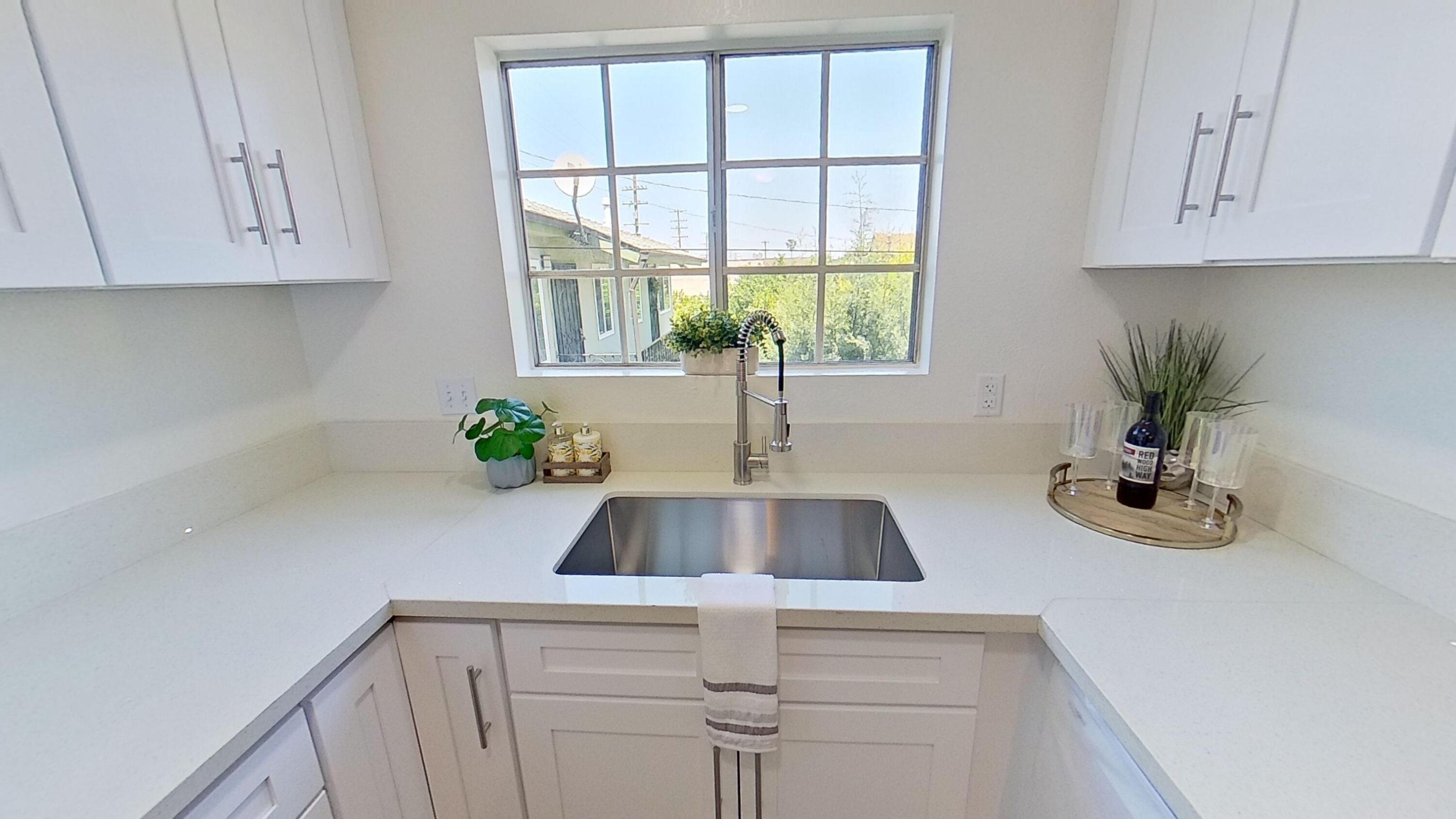 1521 Locust Avenue, Unit 4 Long Beach, CA 90813 - Photo 3 of 15 Kitchen view