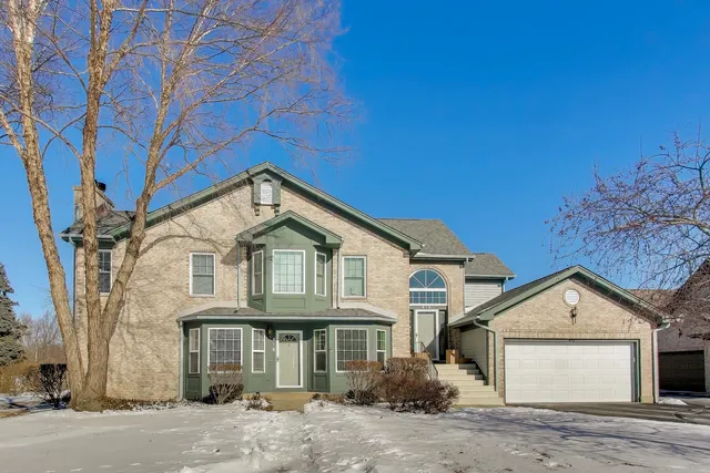$268,500 | 418 Kresswood Drive, McHenry, IL 60050