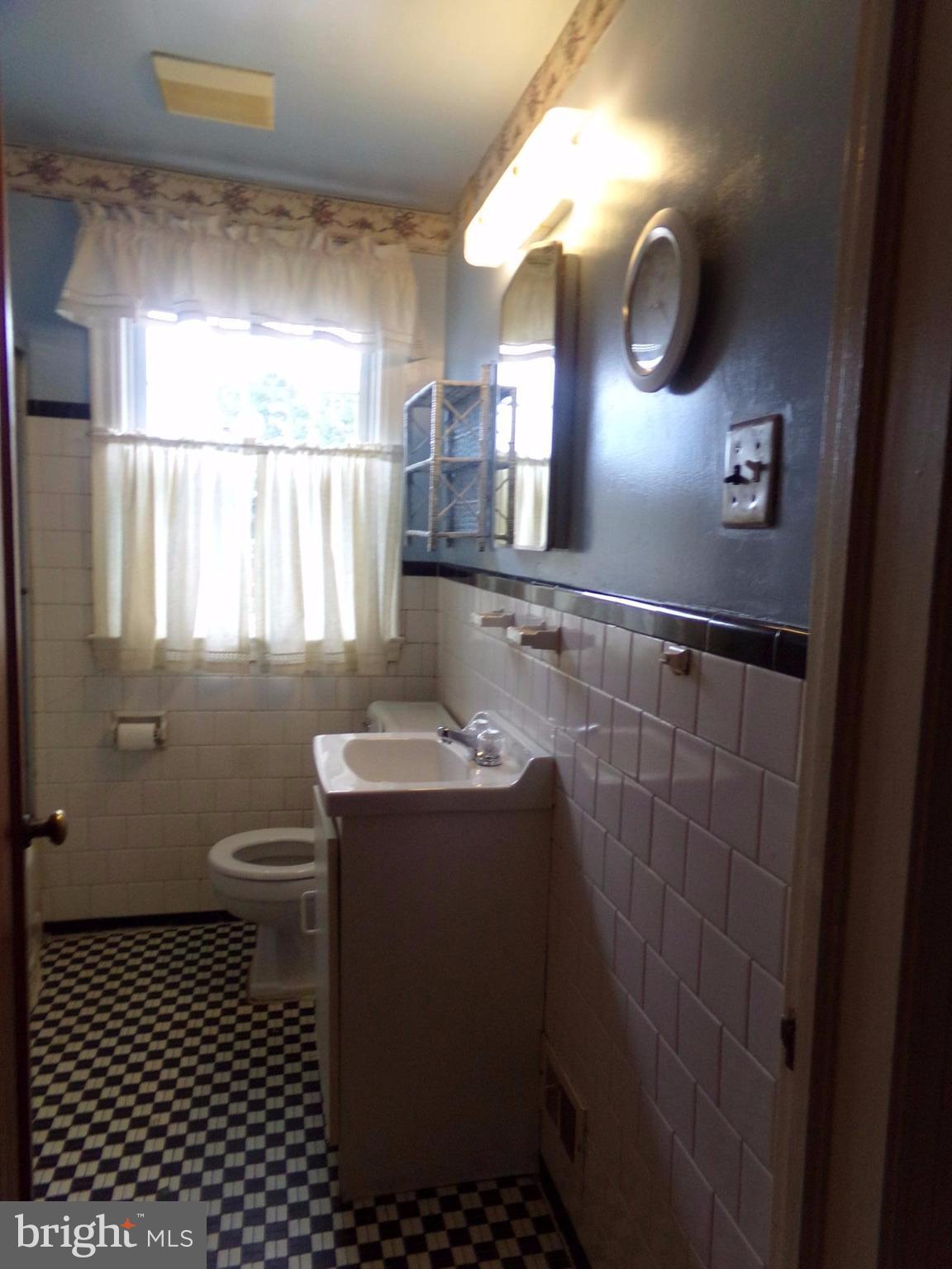 2013 Crestview Road Baltimore, MD 21239 - Photo 6 of 10 Bath