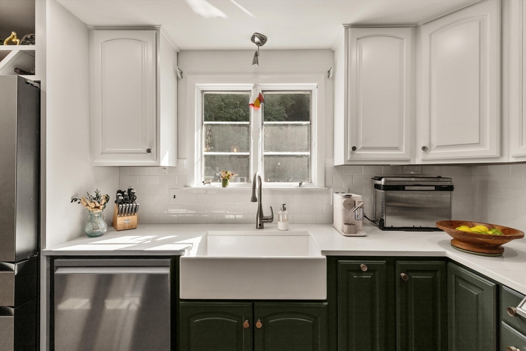 20 Francis Road Salem, MA 01970 - Photo 7 of 31 Gallery Image 7