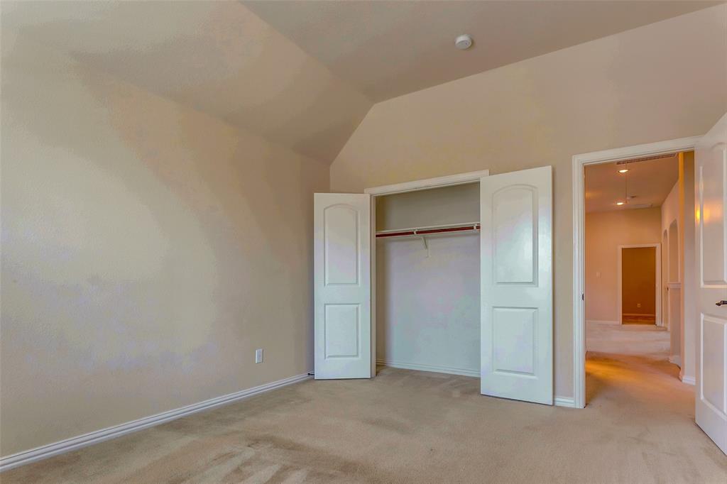 1180 Ranch Gate Lane Frisco, TX 75036 - Photo 29 of 40 an empty room with closet and a bathroom