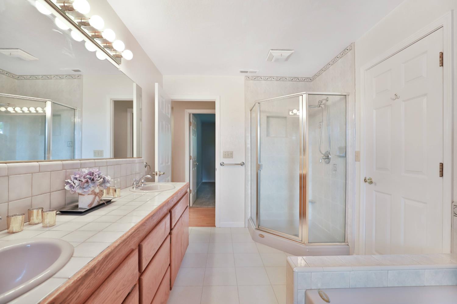 4773 Jacarah Road Placerville, CA 95667 - Photo 38 of 94 Separate showerin hall bathroom.