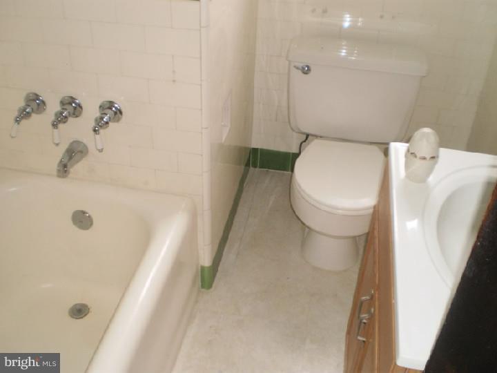1616 Fayette Avenue Reading, PA 19607 - Photo 9 of 12