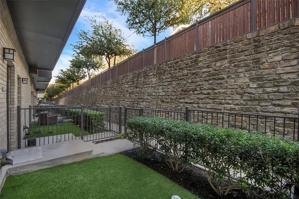 $4,332 | 5613 Belmont Avenue, Unit 238, Dallas, TX 75206