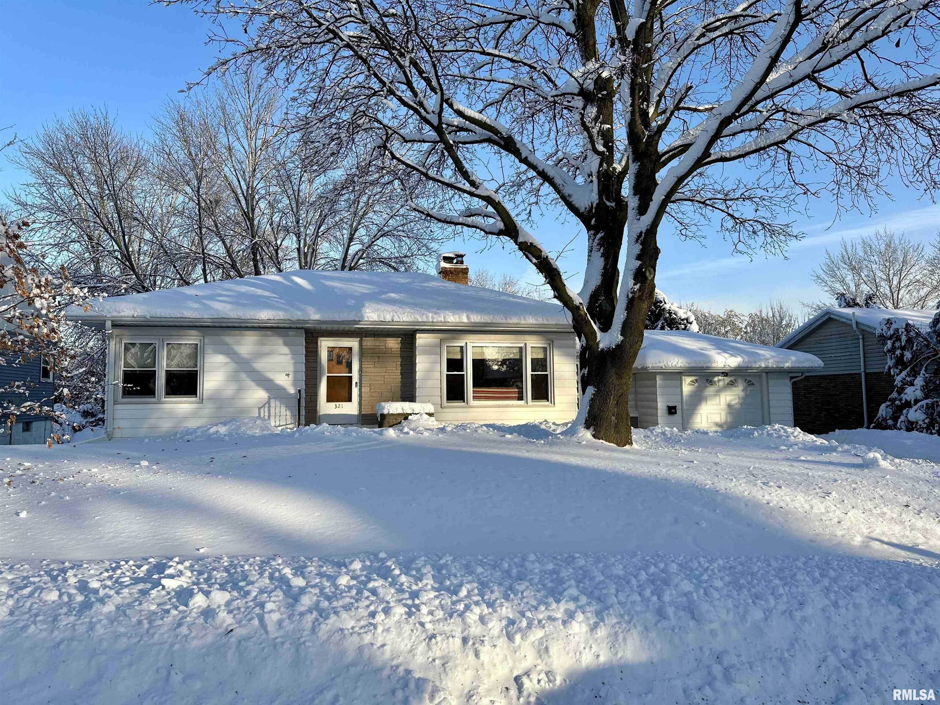 321 Ruth Place Clinton, IA 52732 - Photo 1 of 19 Gallery Image 1