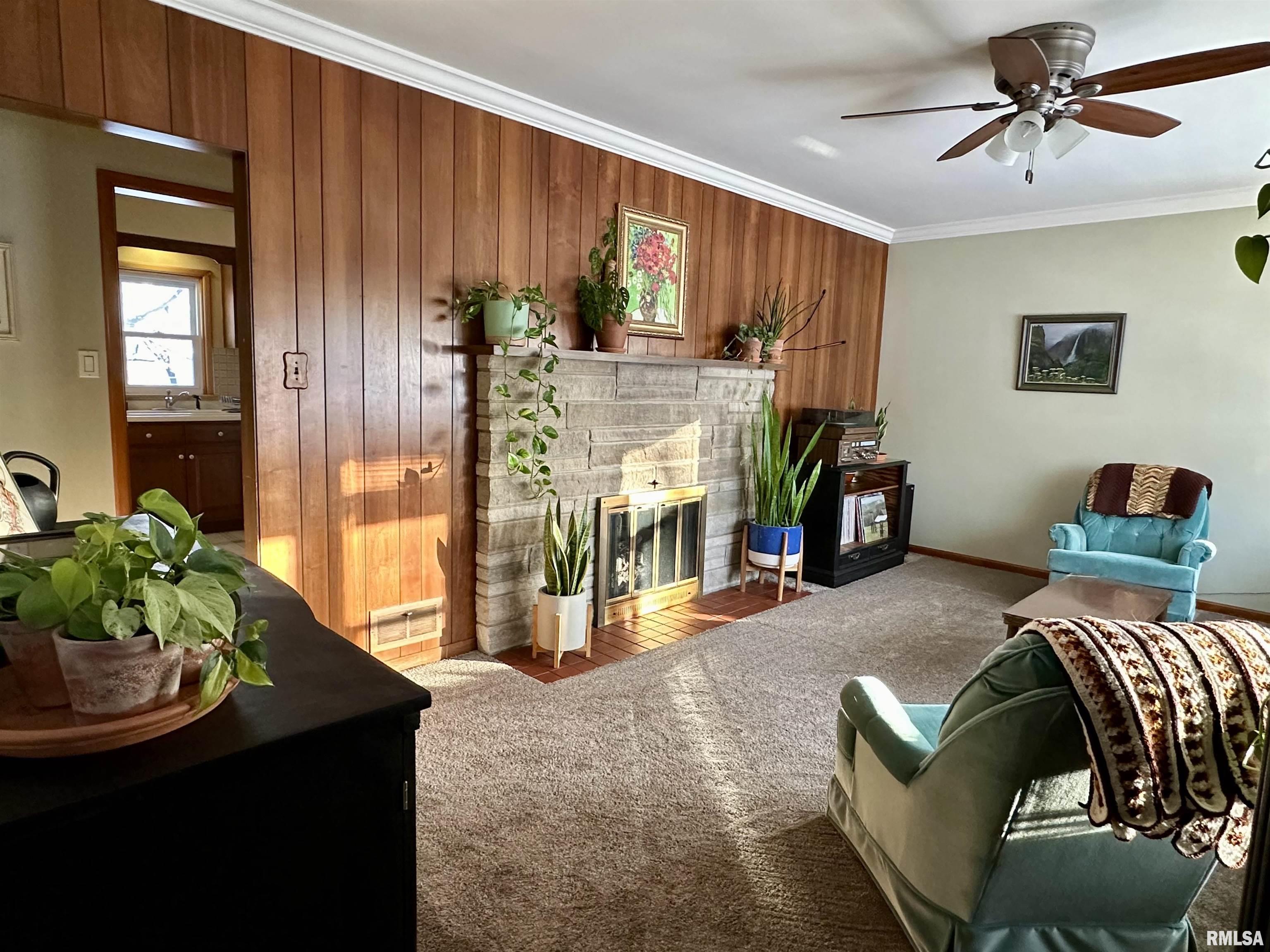 321 Ruth Place Clinton, IA 52732 - Photo 2 of 19 Gallery Image 2