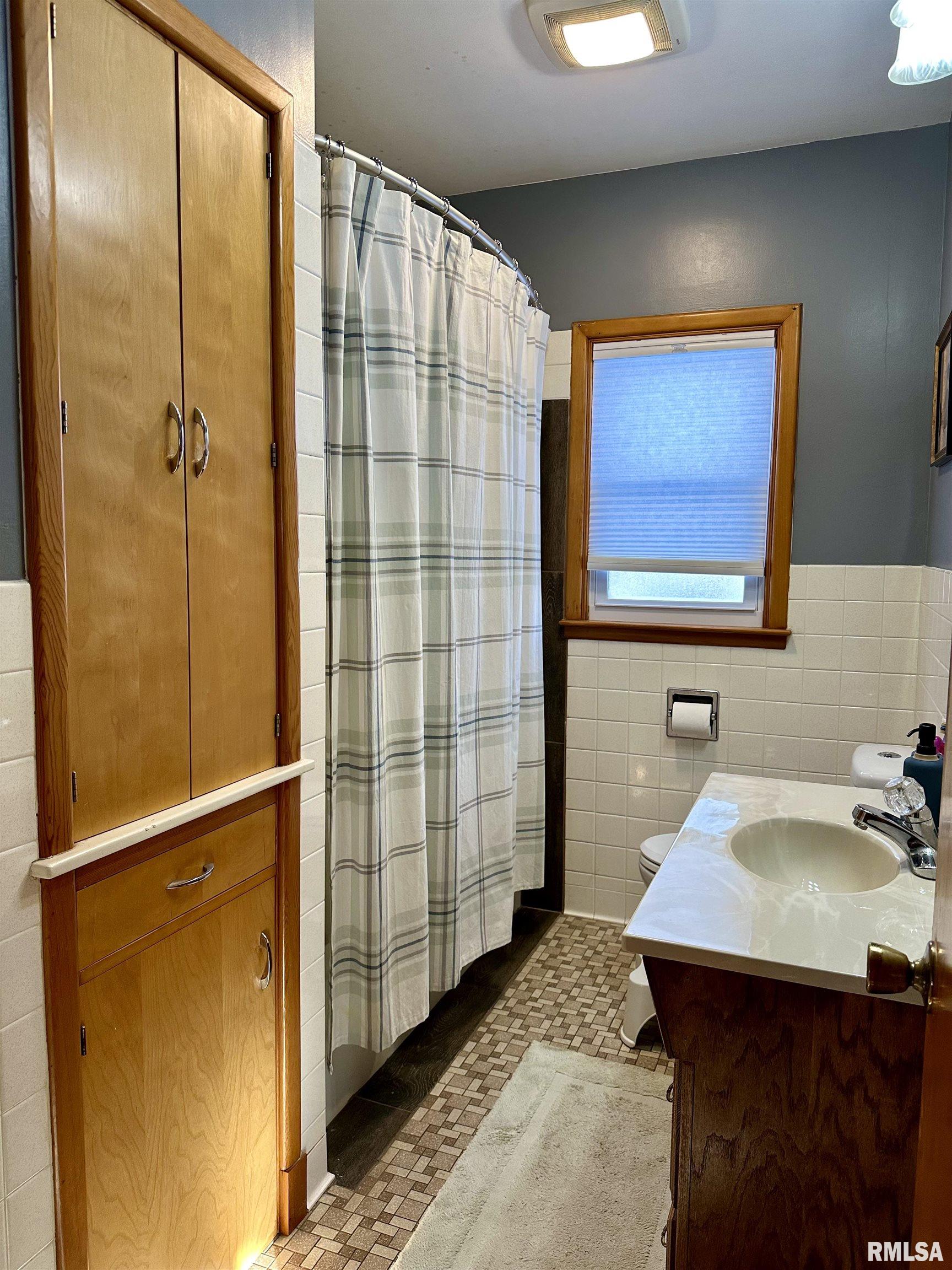 321 Ruth Place Clinton, IA 52732 - Photo 8 of 19 Gallery Image 8