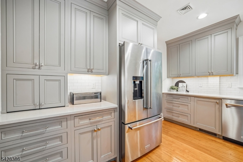 148 Beekman Road Summit, NJ 07901 - Photo 9 of 31