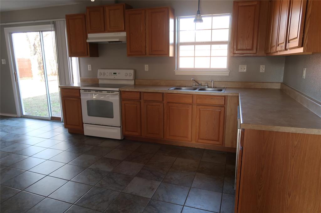 406 North Denny Street Howe, TX 75459 - Photo 5 of 16