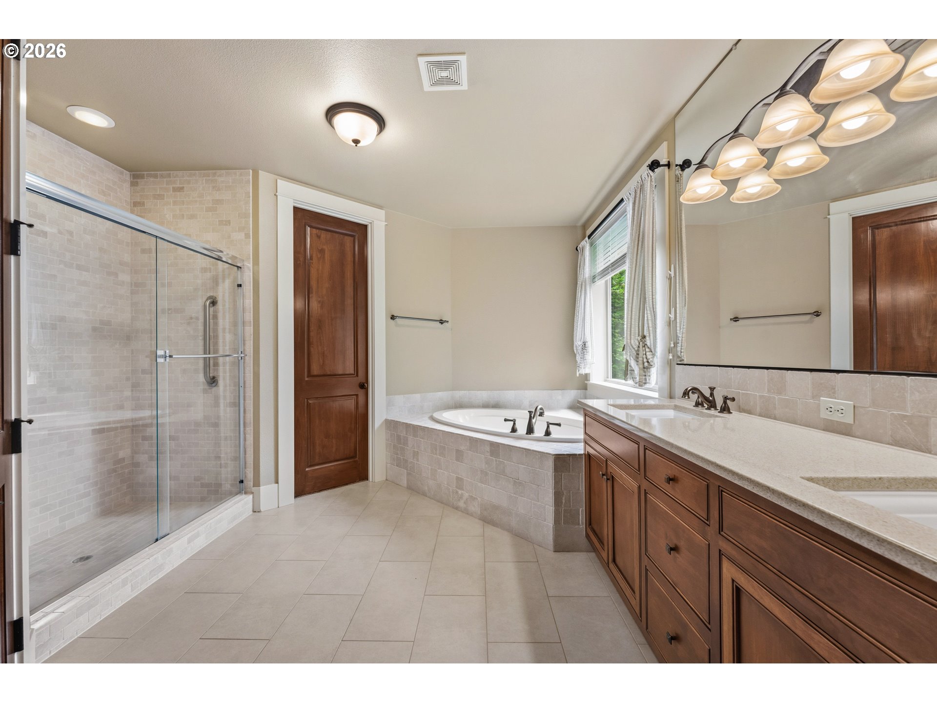 10962 Southeast Pheasant Ridge Drive Happy Valley, OR 97086 - Photo 18 of 35 Owner's Suite Bathroom