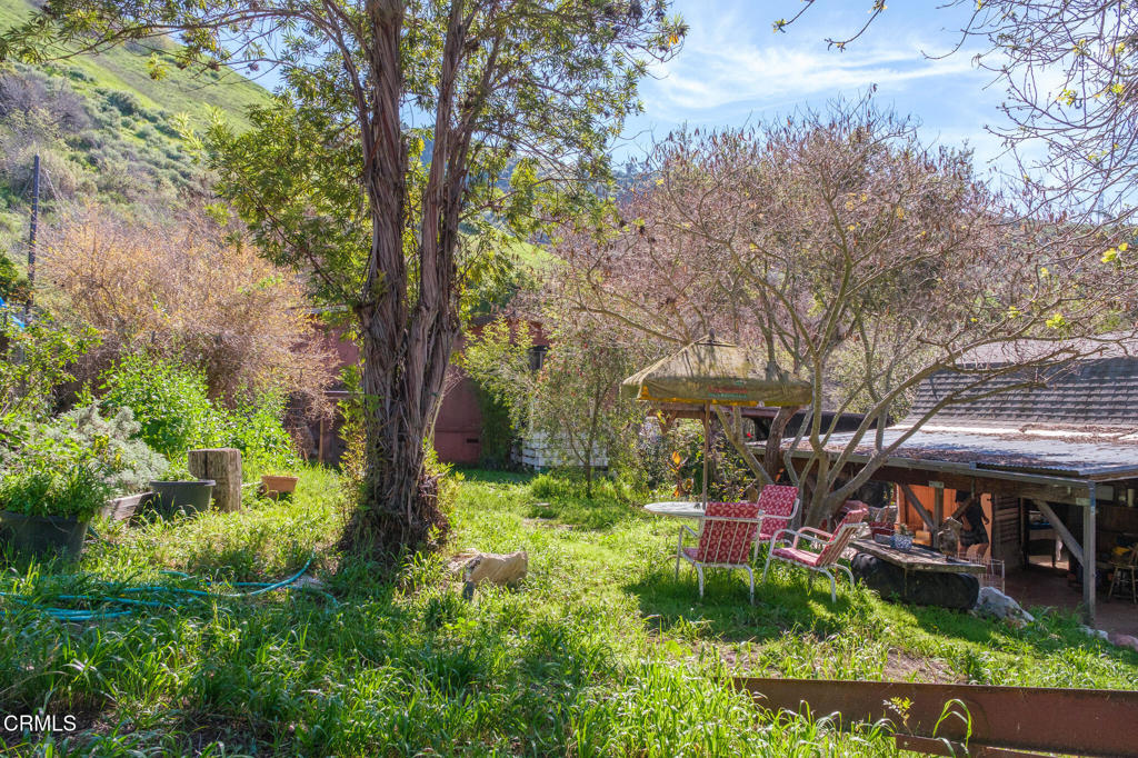 8624 Nye Road Ventura, CA 93001 - Photo 11 of 39 a backyard of a house with lots of green space