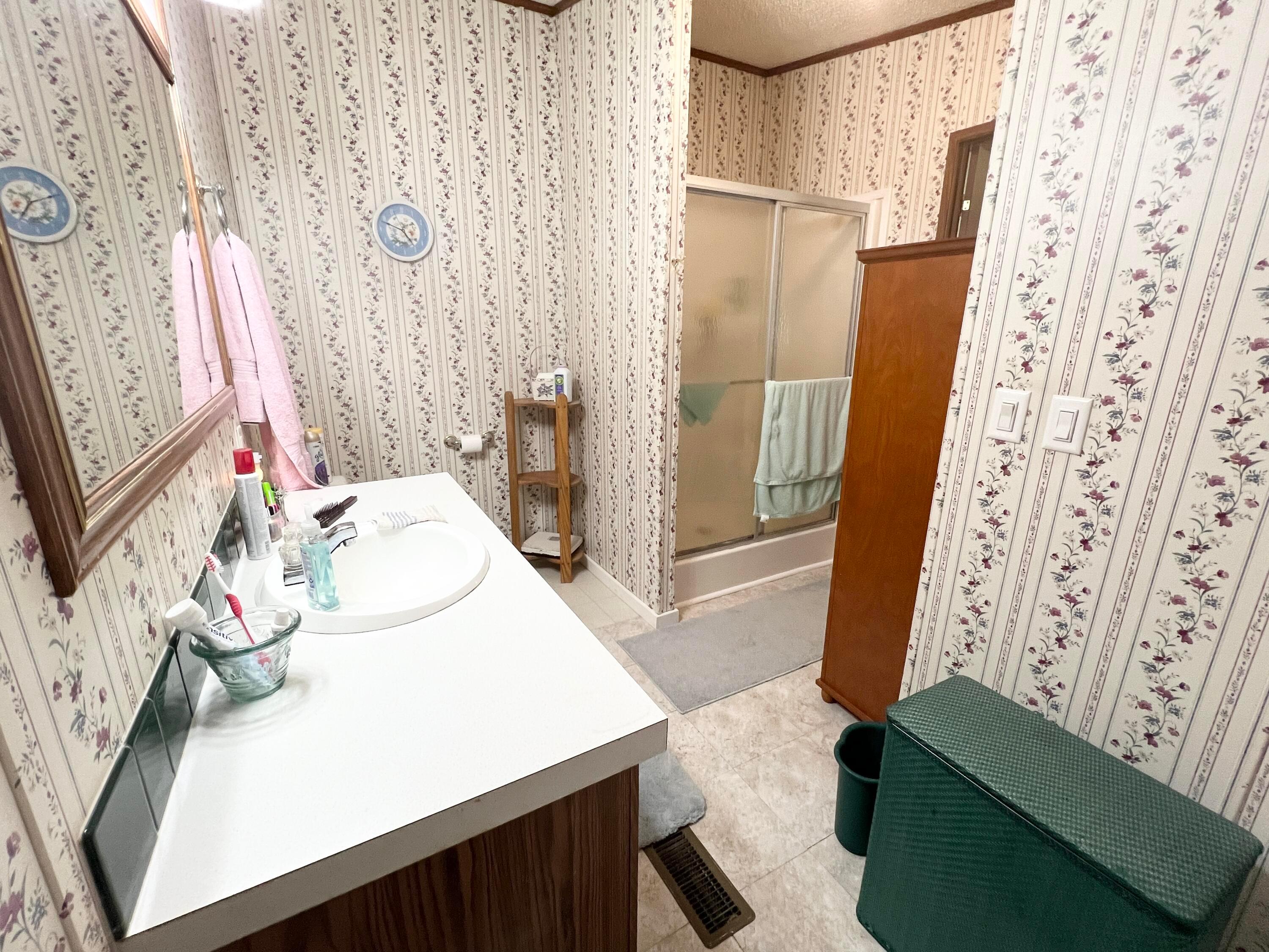 9575 Webb Summit Road Southeast Bremen, OH 43107 - Photo 8 of 21 Owner's Bath
