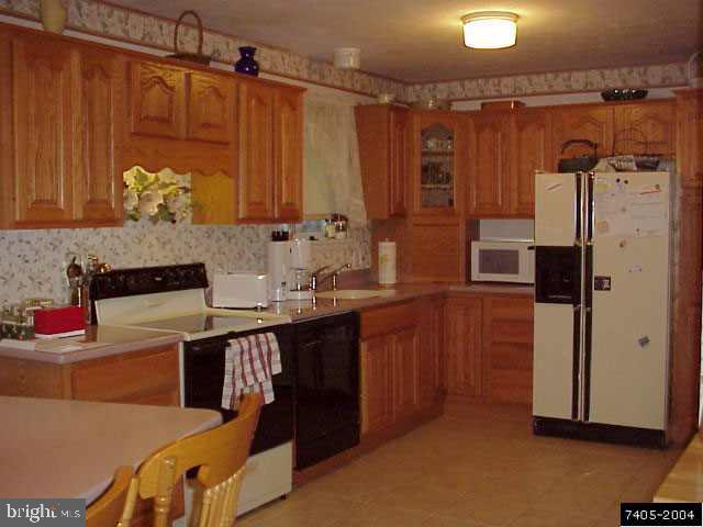 2153 Croyden Road York, PA 17408 - Photo 4 of 9 Gallery Image 4