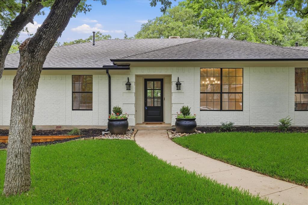 19 Timbergreen Circle Denton, TX 76205 - Photo 2 of 40 a front view of a house with garden