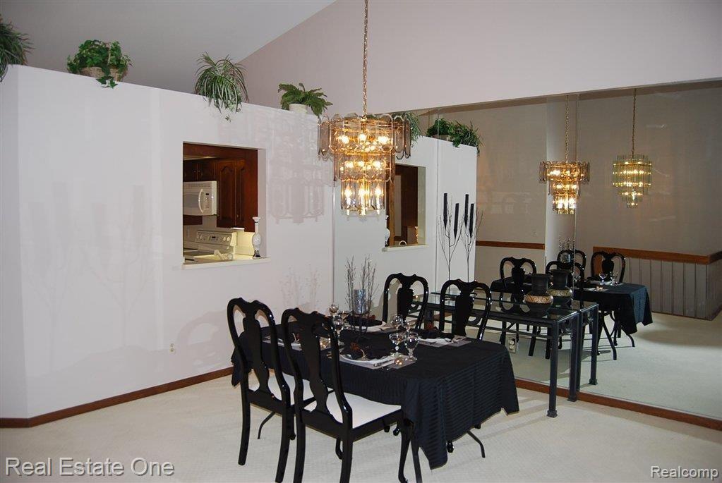 922 GreenView Court, Unit 22 Rochester, MI 48307 - Photo 4 of 24 Formal Dining Area