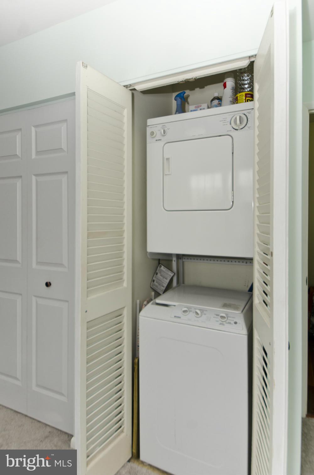 4647 28th Road South, Unit B Arlington, VA 22206 - Photo 12 of 20 a utility room with dryer and washer