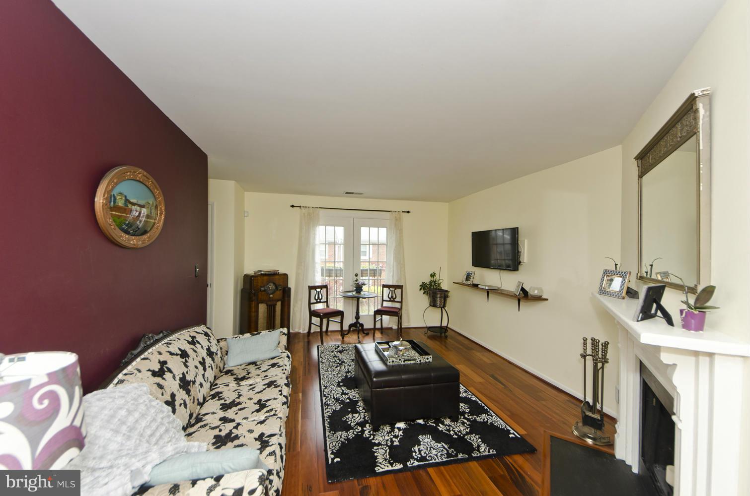 4647 28th Road South, Unit B Arlington, VA 22206 - Photo 3 of 20 a view of a livingroom with furniture and a flat screen tv